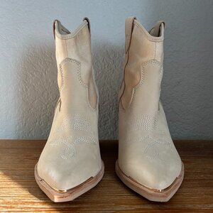 Dolce Vita Women's Western Booties Pull-On Cream Size 8.5 M